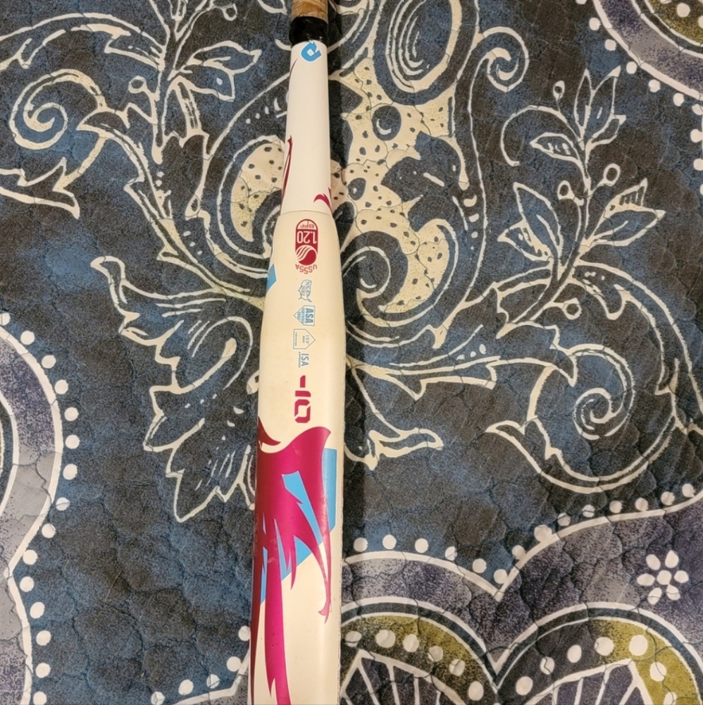 Demarini vendetta drop 10 31/21 softball bat.